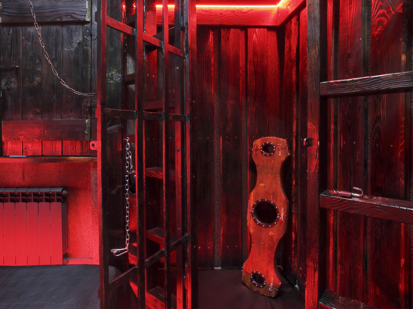 Готика - Тематический BDSM номер в отеле на час Подушкин, почасовой бдсм  номер